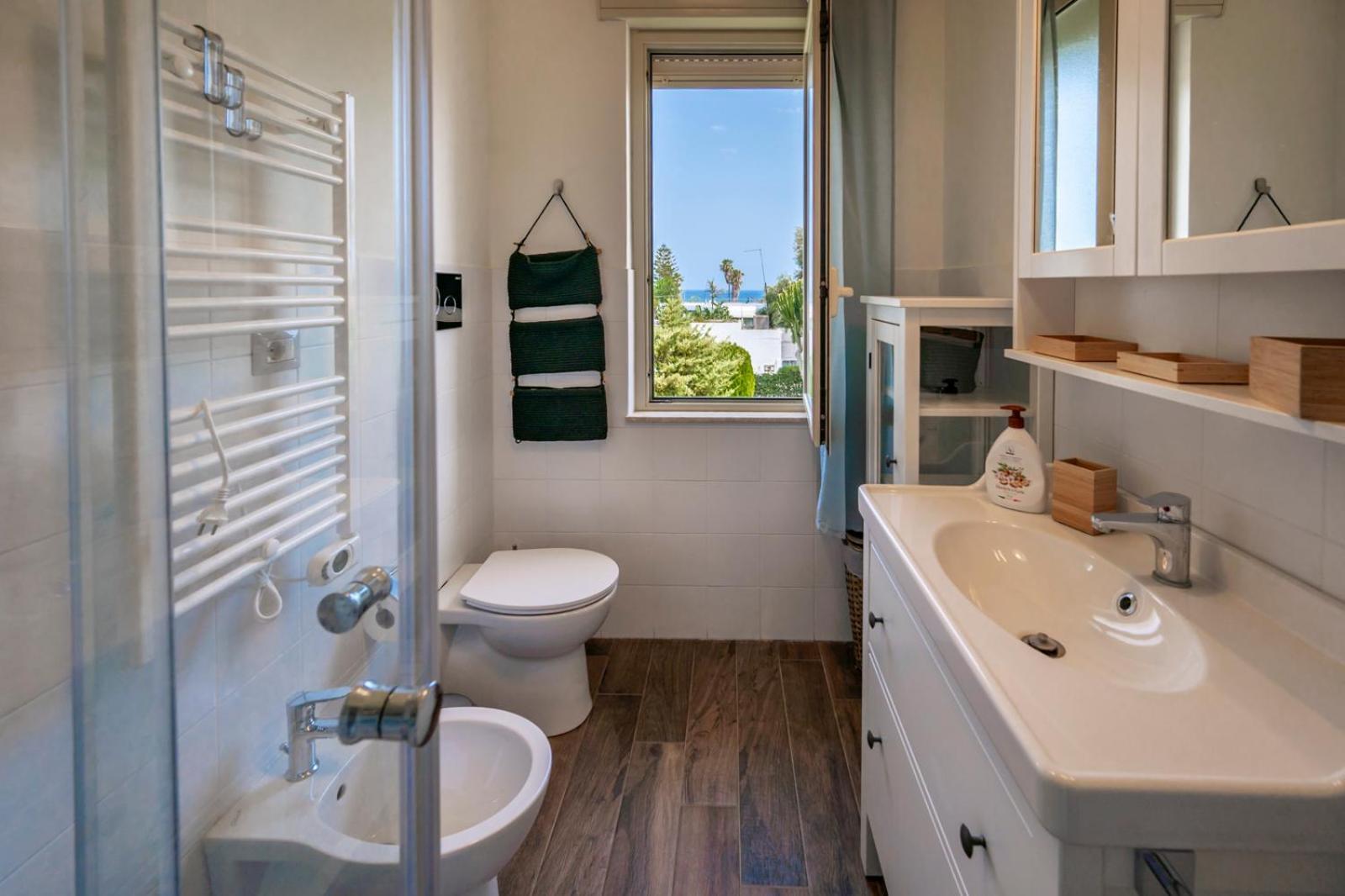 Villa Nisa Apartment Sea View Fontane Bianche Exterior photo