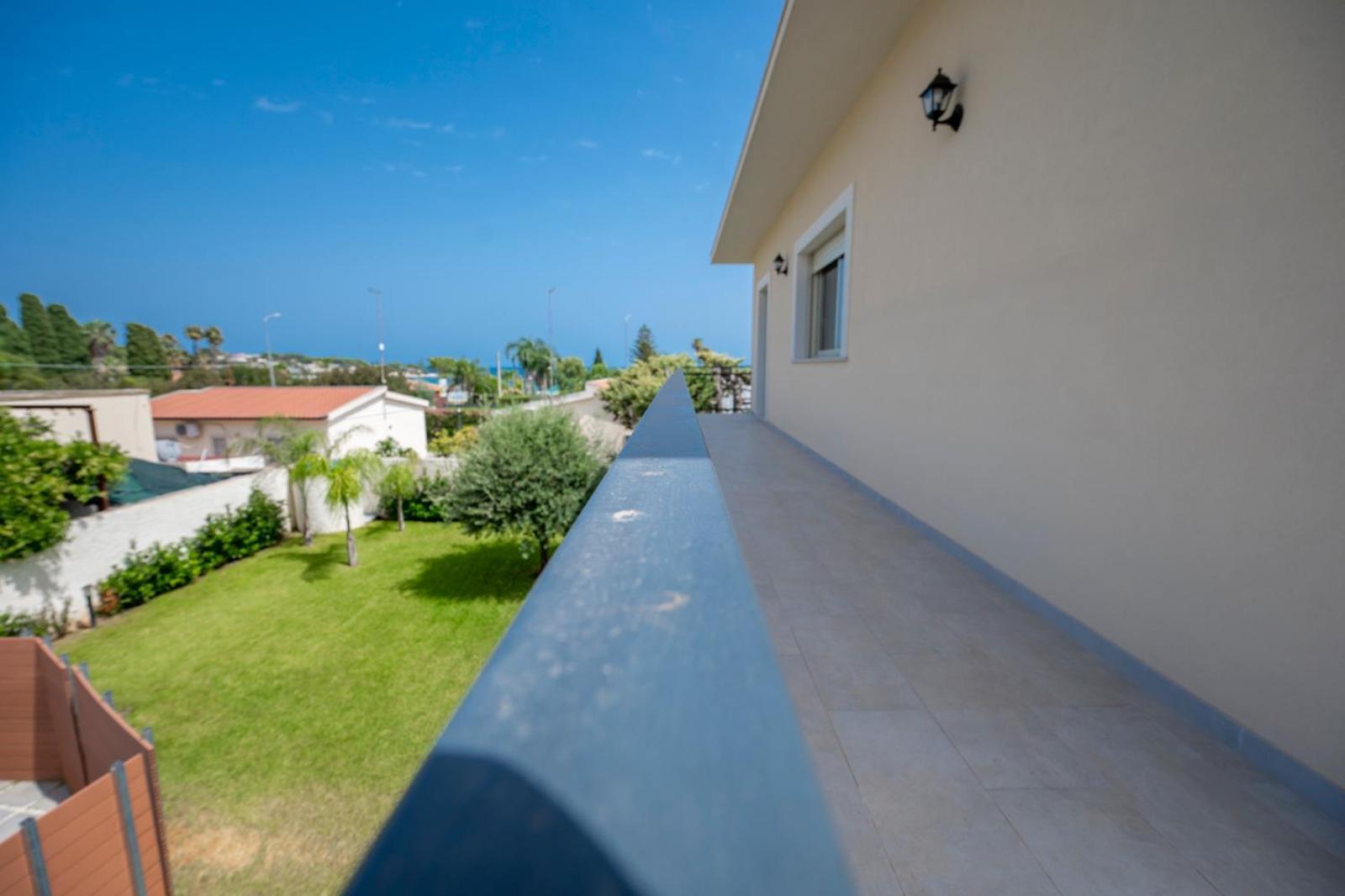 Villa Nisa Apartment Sea View Fontane Bianche Exterior photo